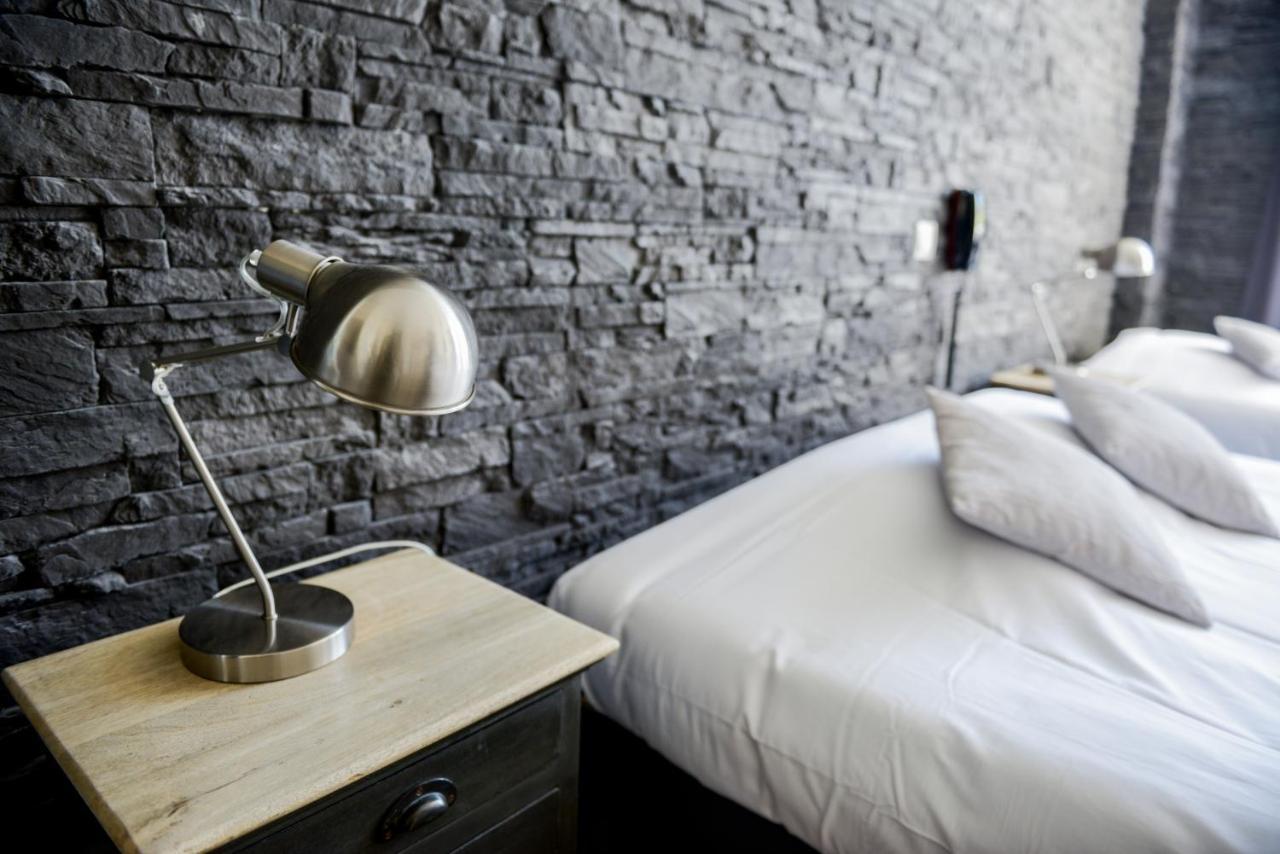 Logis Le Saint Hubert Hotel Haybes ภายนอก รูปภาพ
