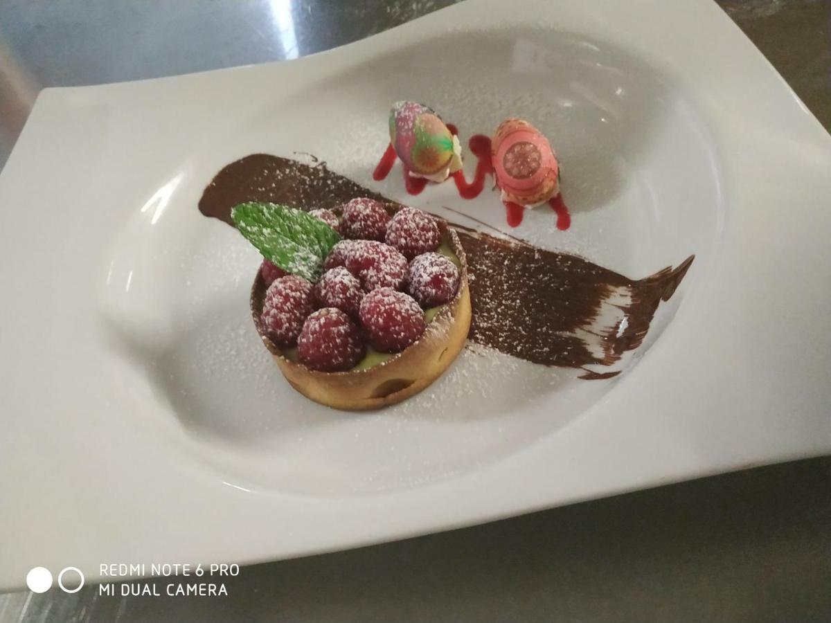 Logis Le Saint Hubert Hotel Haybes ภายนอก รูปภาพ